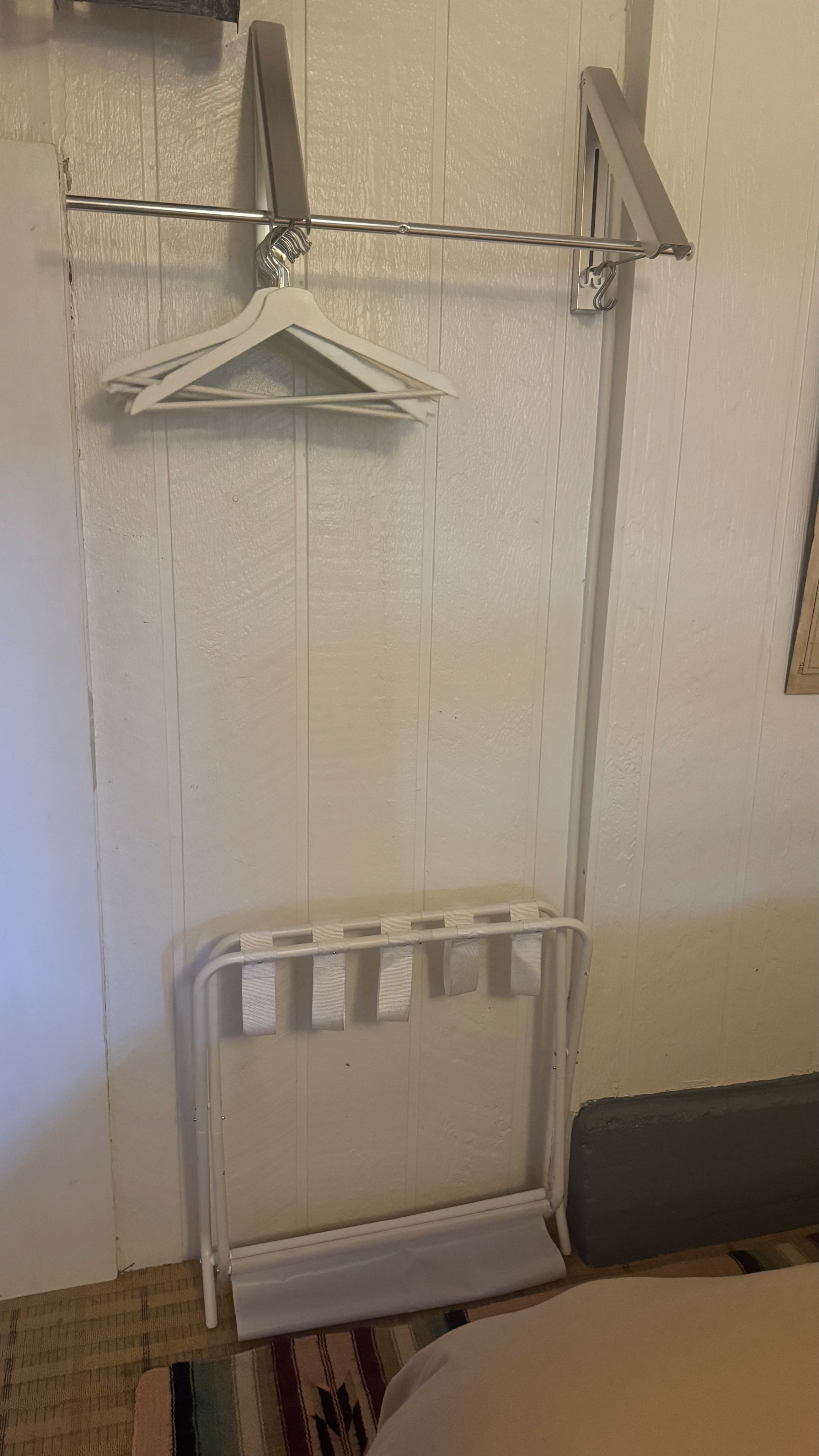 Beach and Parkside Studio with New Bathroom, Kitchenette, Fast WIFI and Backyard with Outdoor Shower and Firepit - Photo 4