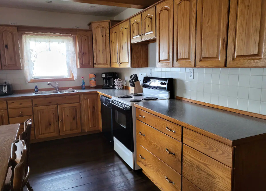 Charming 4-Bedroom Lake House with 150 ft Lake Frontage - Photo 4
