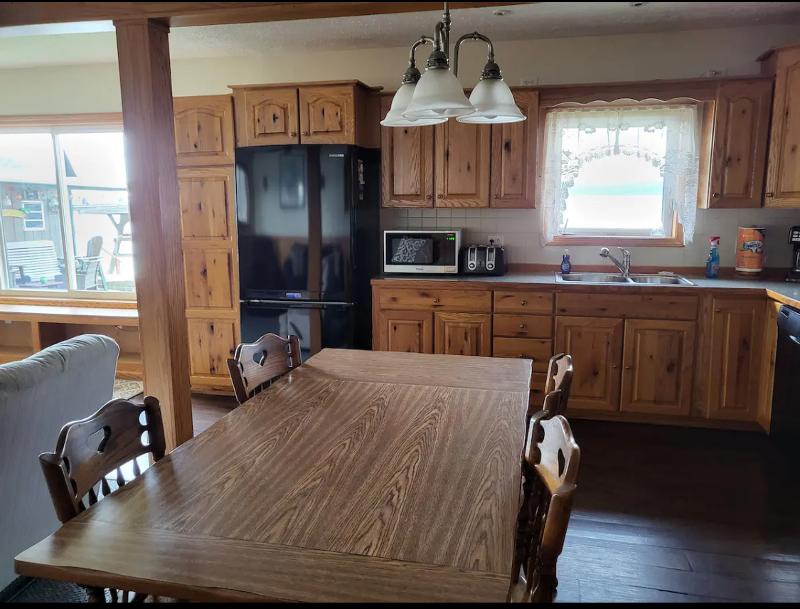 Charming 4-Bedroom Lake House with 150 ft Lake Frontage - Photo 5