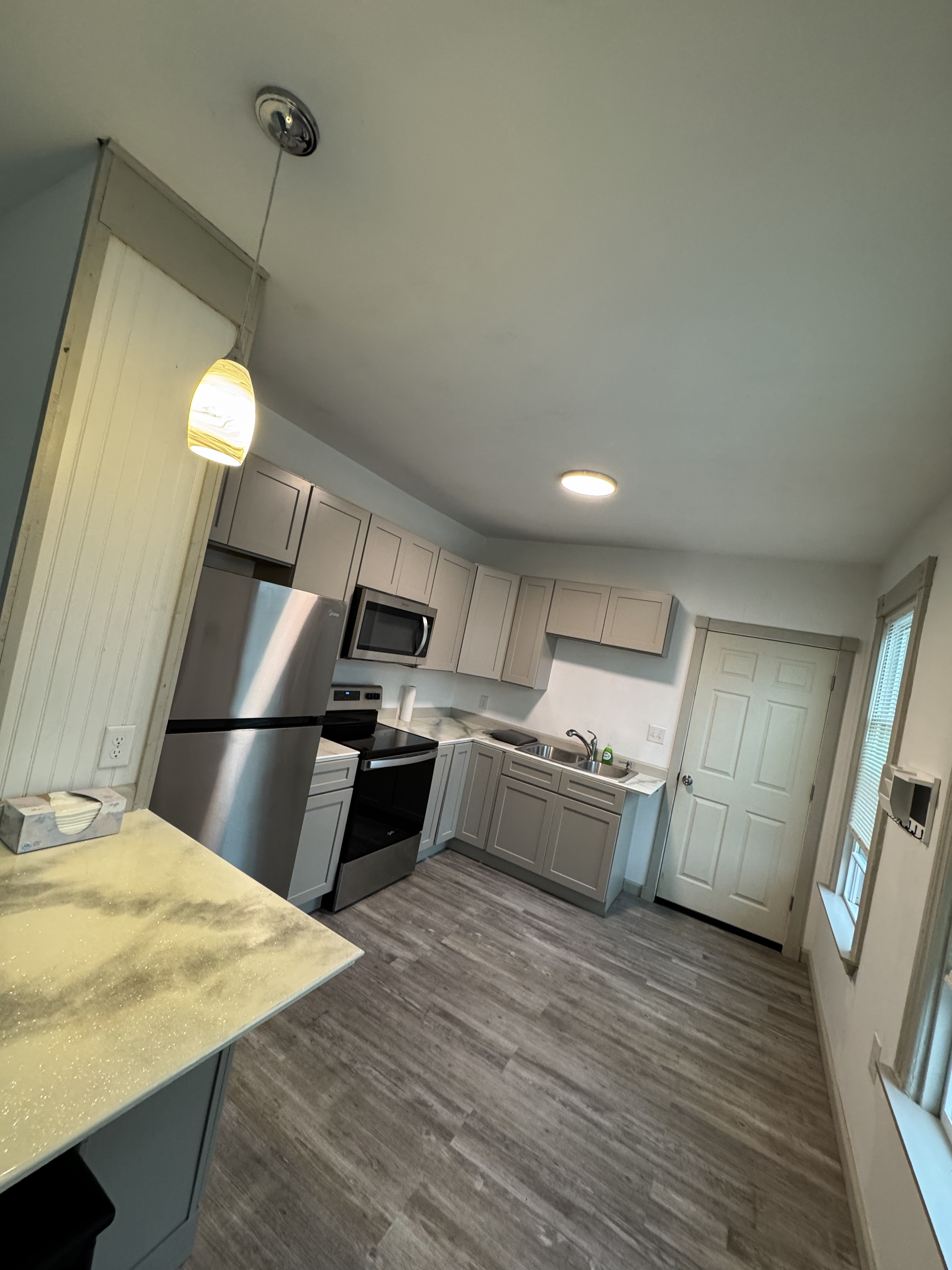 Luxury 1 Bedroom Unit Near Ellis Hospital and Downtown Schenectady Apt 1 - Photo 5