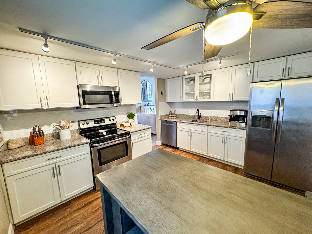Spacious Saratoga Townhouse Retreat - Photo 8