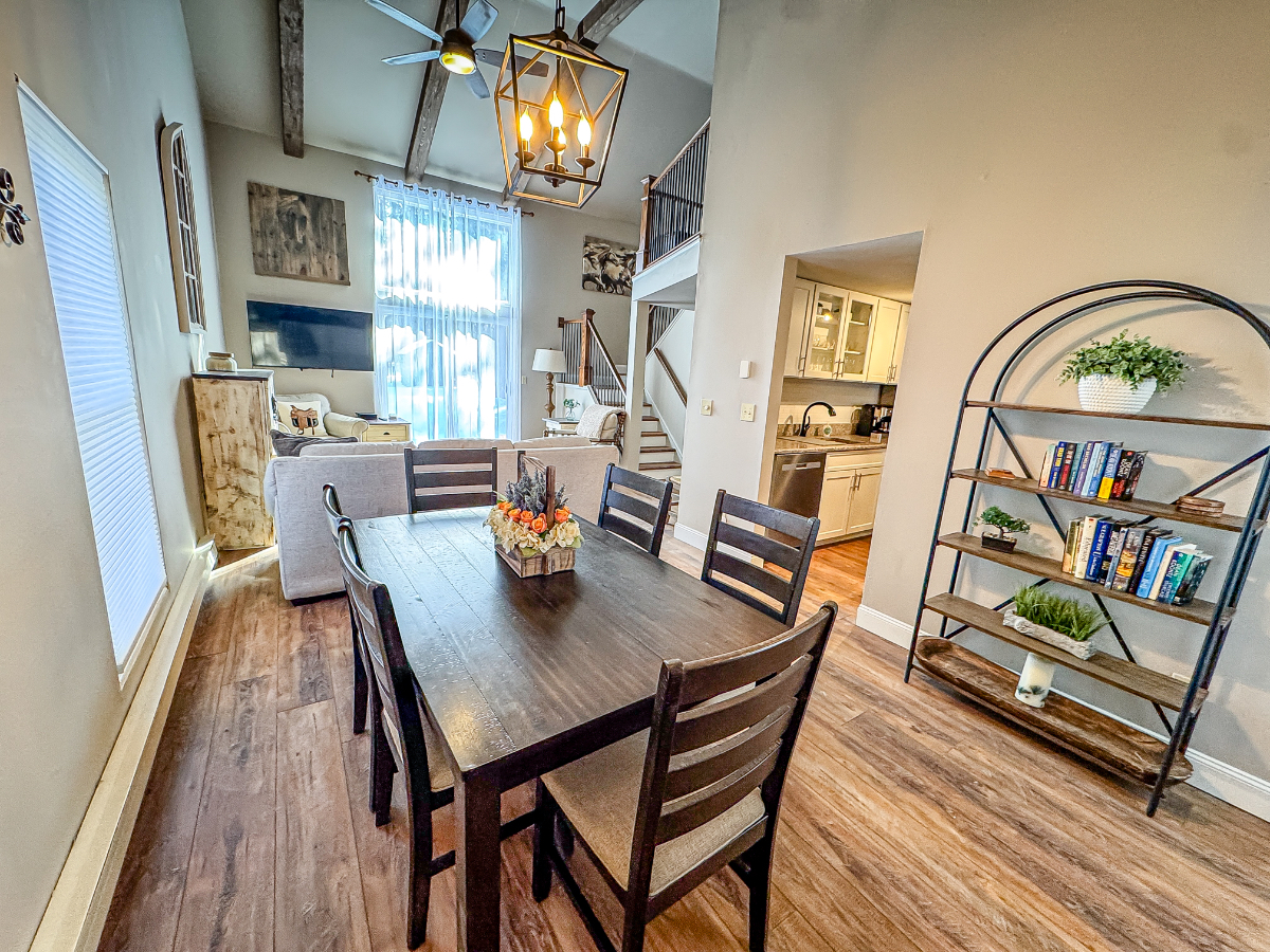 Spacious Saratoga Townhouse Retreat - Photo 2