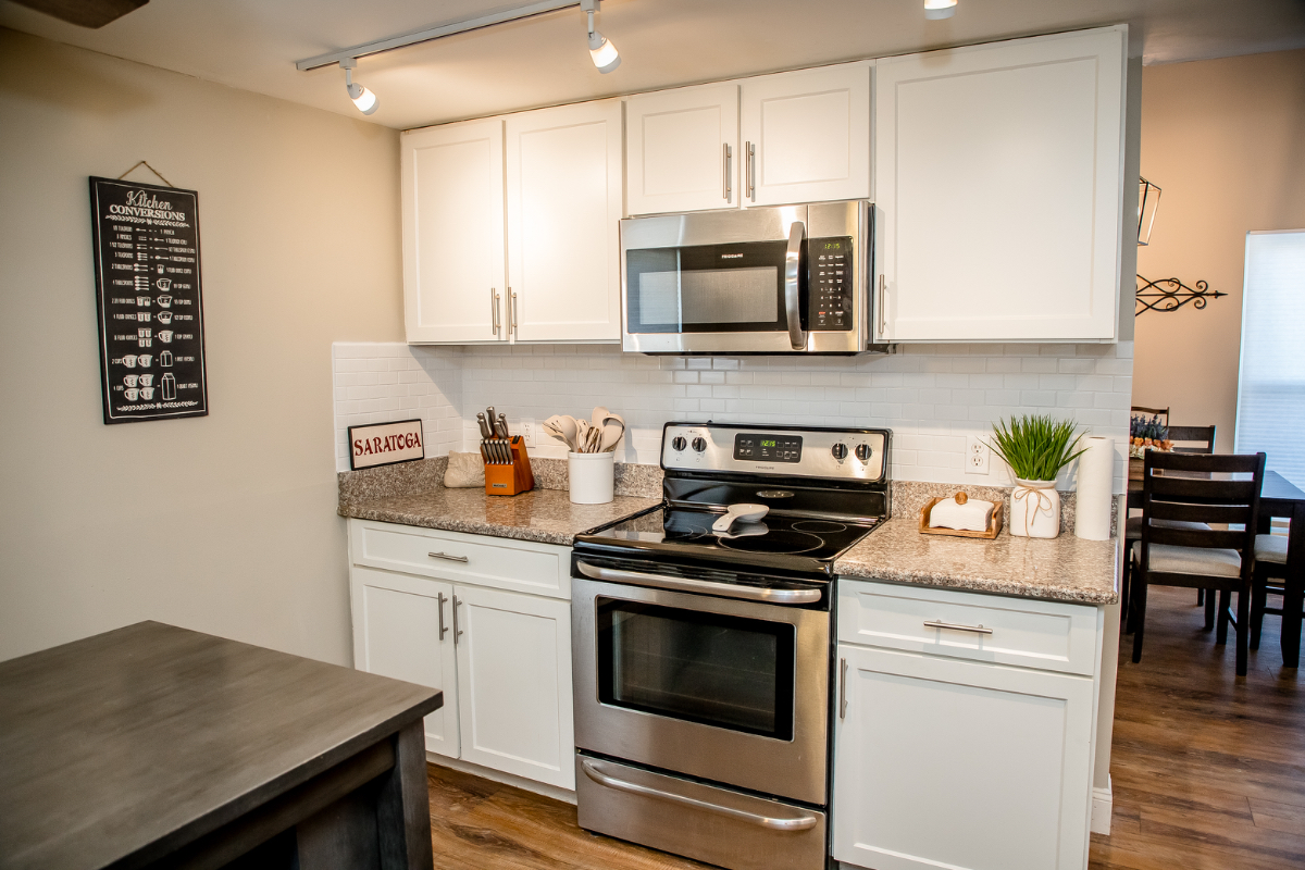 Spacious Saratoga Townhouse Retreat - Photo 10