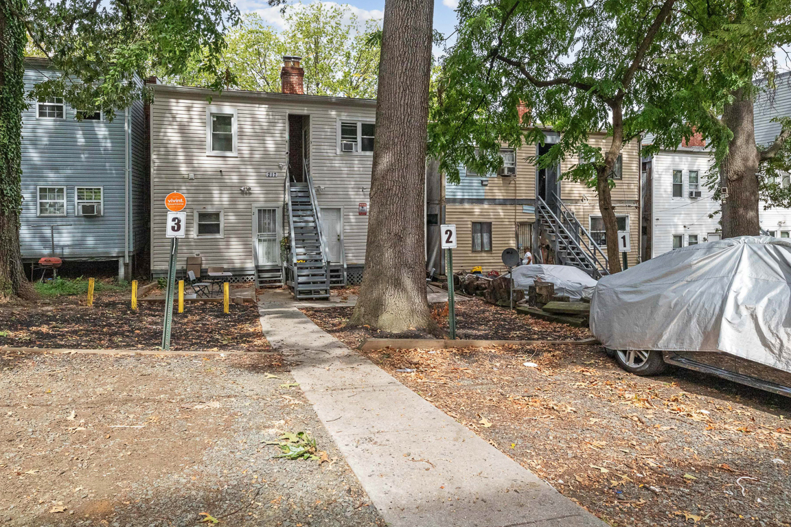 Newly Renovated 2-Bedroom Apartment Near Metro & Hospitals Prime Washington DC Location - Photo 2