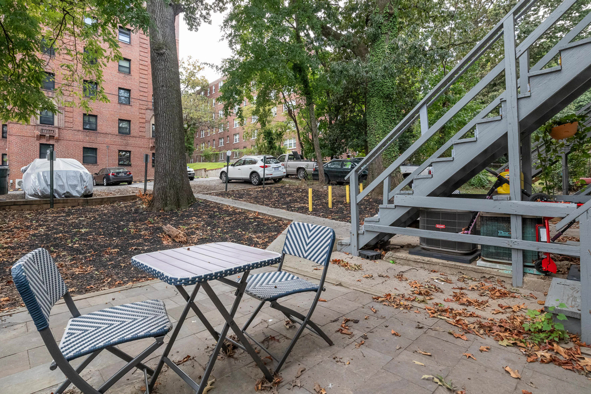 Newly Renovated 2-Bedroom Apartment Near Metro & Hospitals Prime Washington DC Location - Photo 5