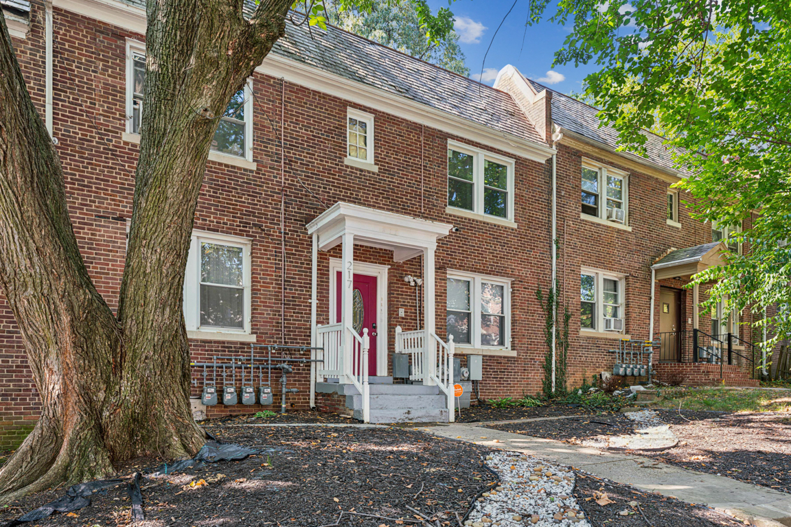 Newly Renovated 2-Bedroom Apartment Near Metro & Hospitals Prime Washington DC Location - Photo 4