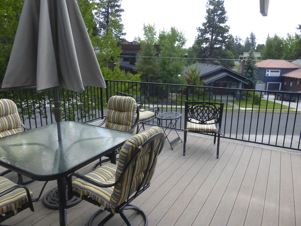 River Views and 3 minute walk to Downtown Bend - Photo 1