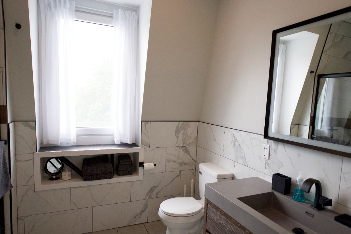 Newly Renovated, Stylish Apartment Minutes from Hospitals - Photo 2