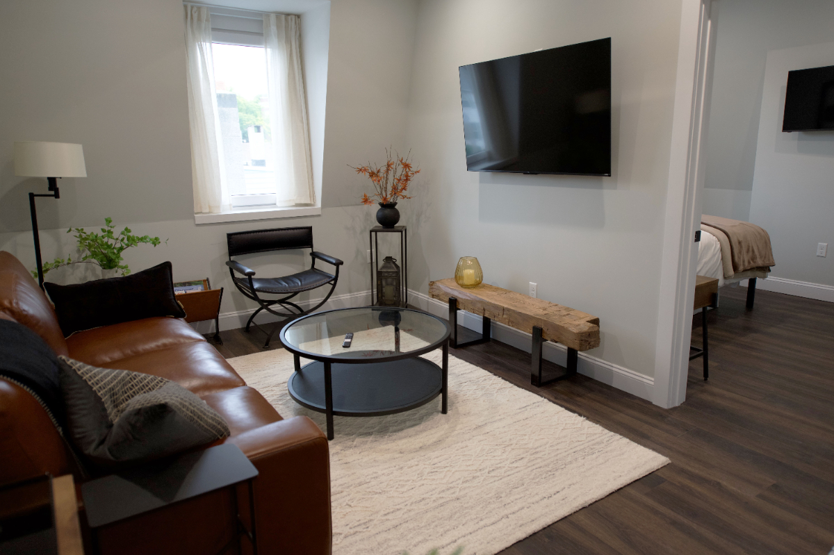 Newly Renovated, Stylish Apartment Minutes from Hospitals - Photo 4