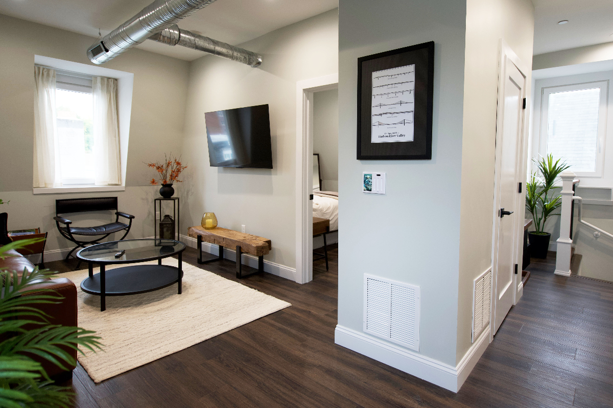 Newly Renovated, Stylish Apartment Minutes from Hospitals - Photo 9
