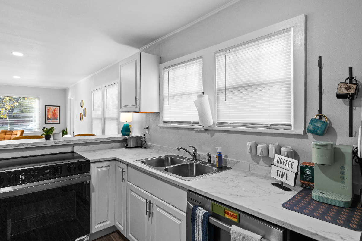 Modern One Bedroom near Downtown - Photo 10