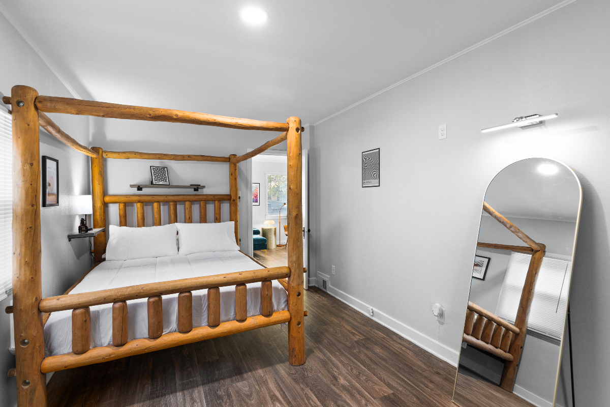 Modern One Bedroom near Downtown - Photo 11