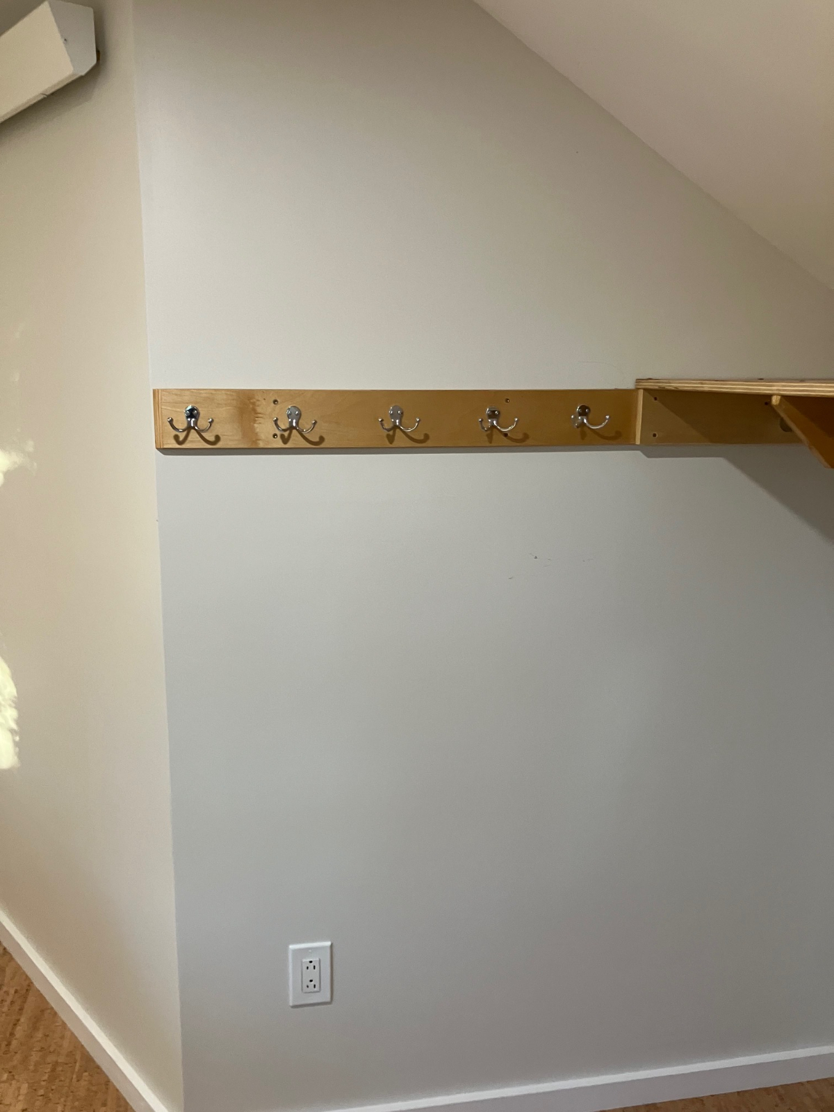 2 Bedroom Upstairs Apartment - Photo 11