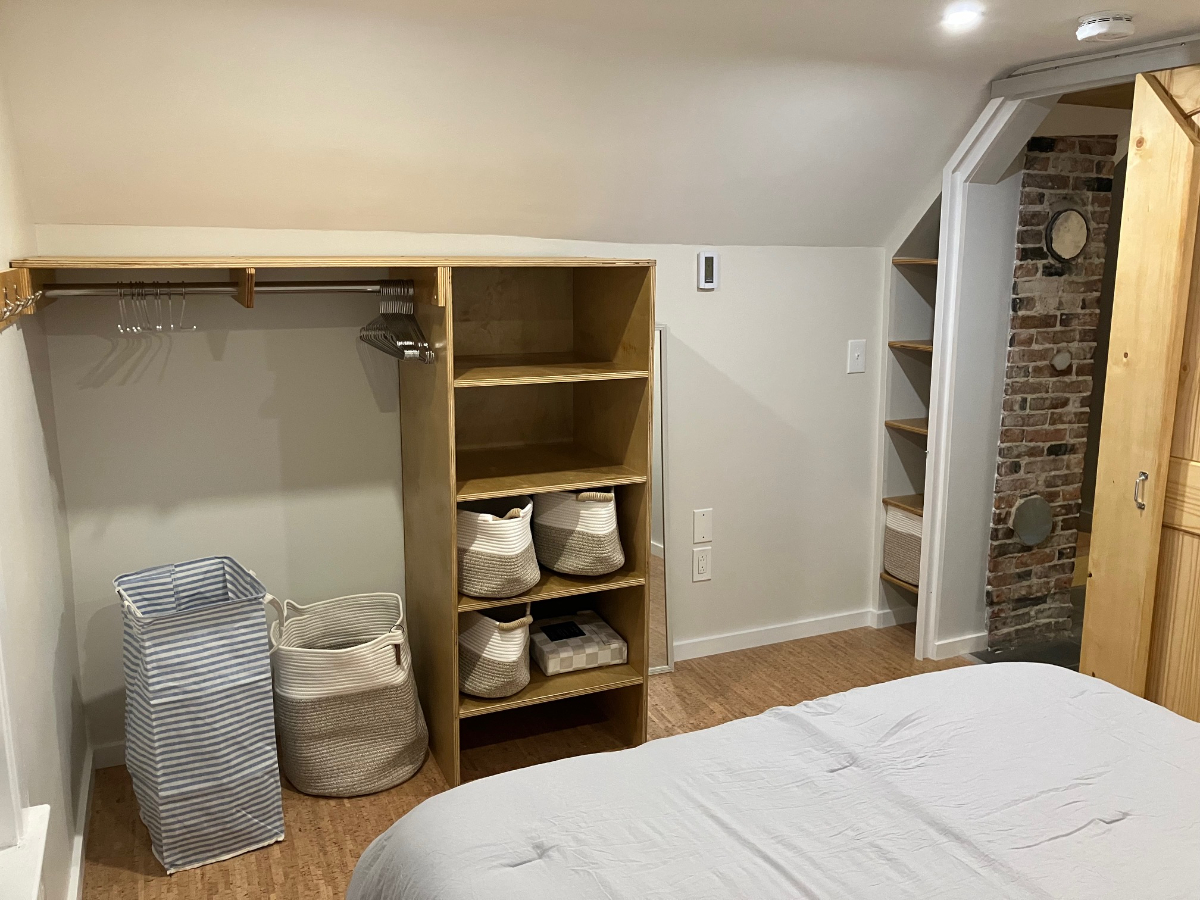 2 Bedroom Upstairs Apartment - Photo 8