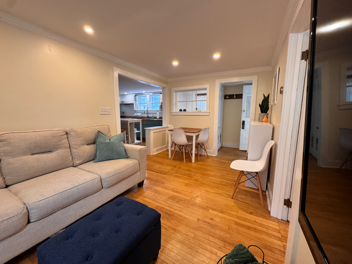 2 Bedroom Upstairs Apartment - Photo 6