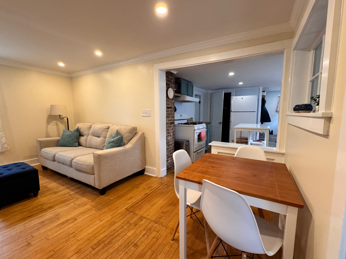 2 Bedroom Upstairs Apartment - Photo 7