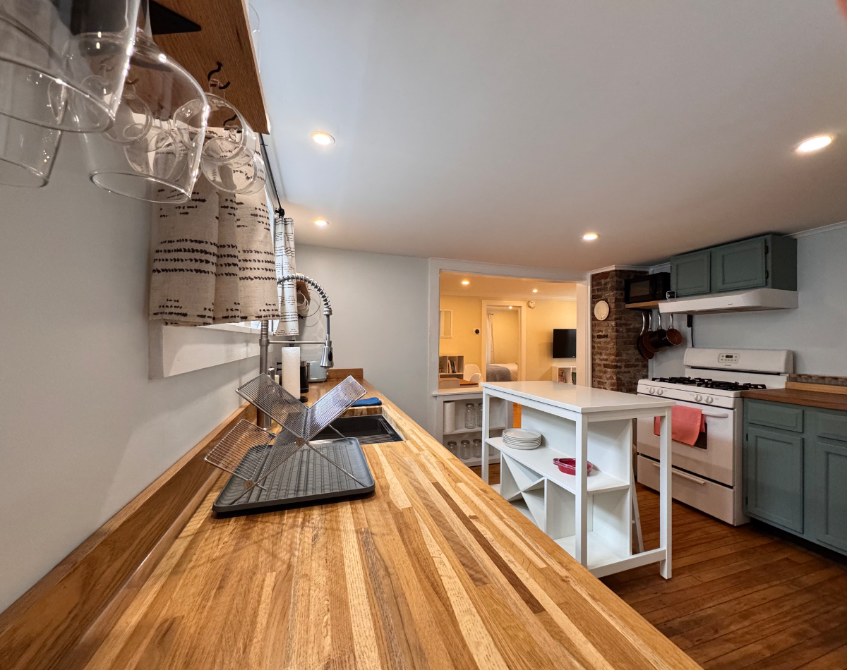 2 Bedroom Upstairs Apartment - Photo 1