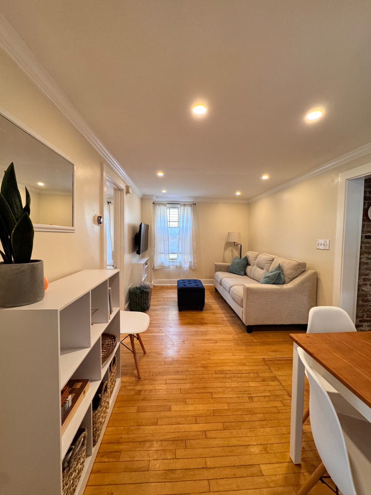 2 Bedroom Upstairs Apartment - Photo 8
