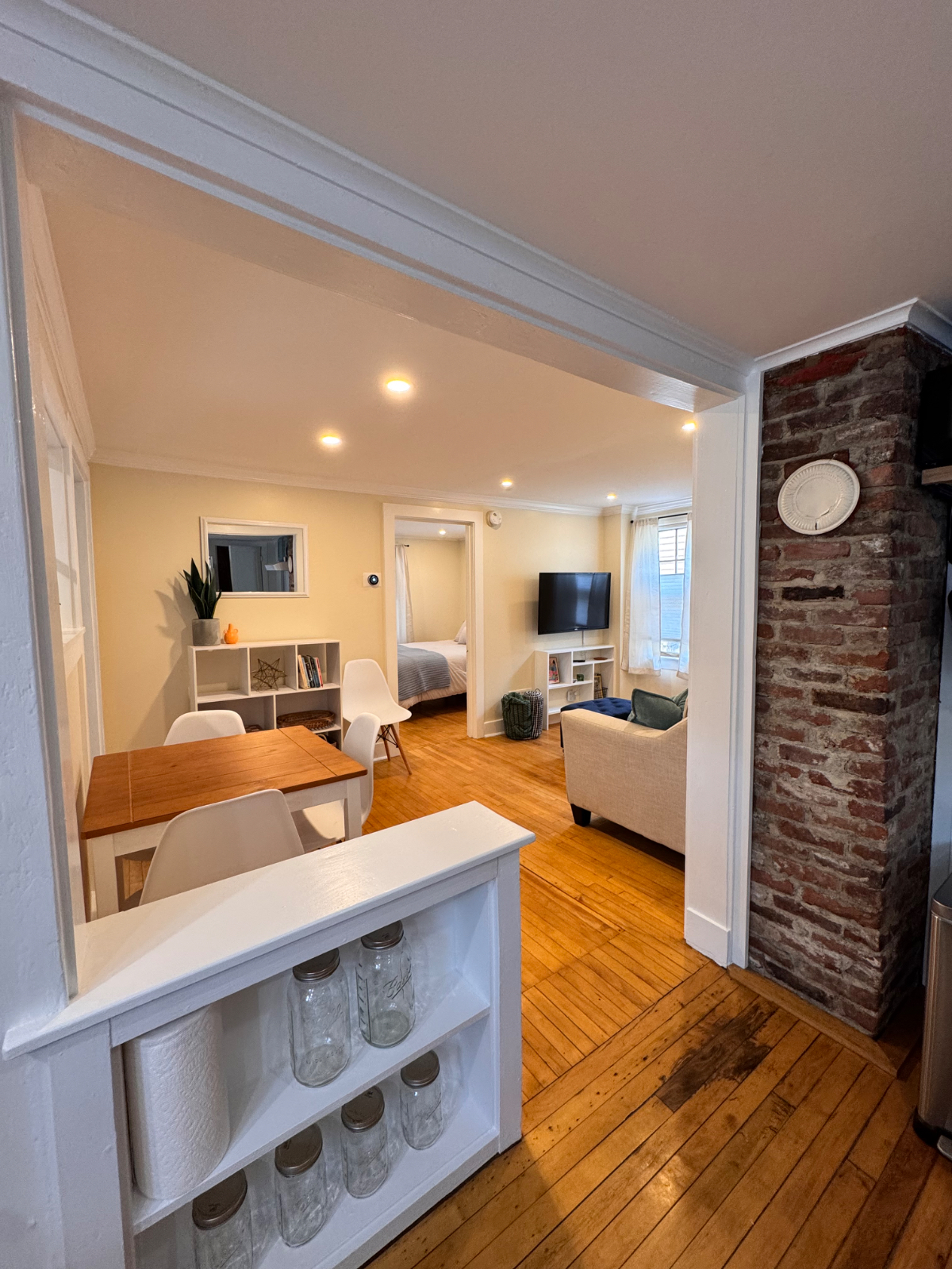 2 Bedroom Upstairs Apartment - Photo 5