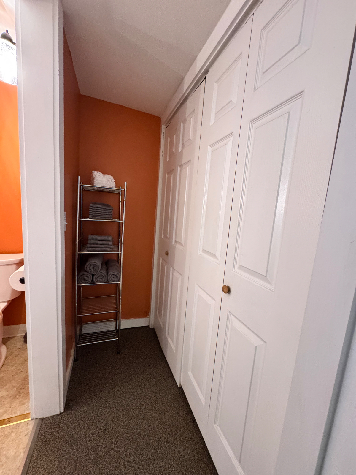 2 Bedroom Upstairs Apartment - Photo 11