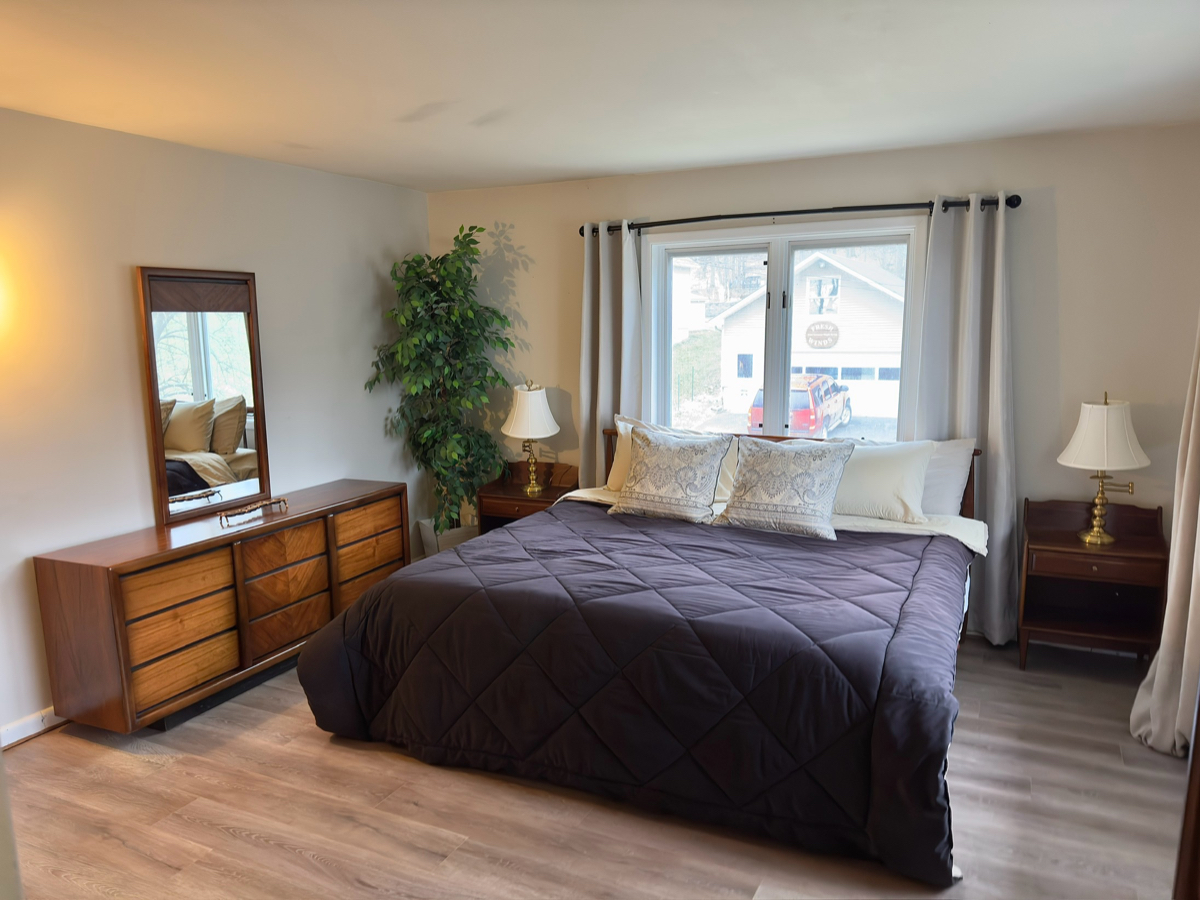 Beautiful 2 Bedroom Apt Overlooking Lake Champlain - Photo 3