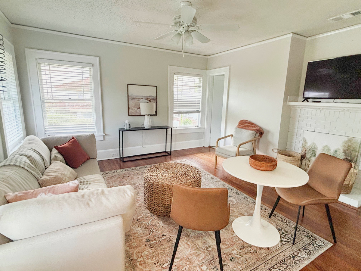 Airy 2nd Floor with Balcony