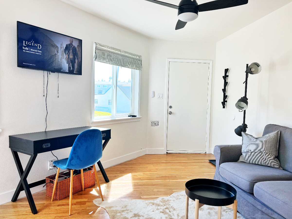 Amazing location newly renovated unit - Photo 2