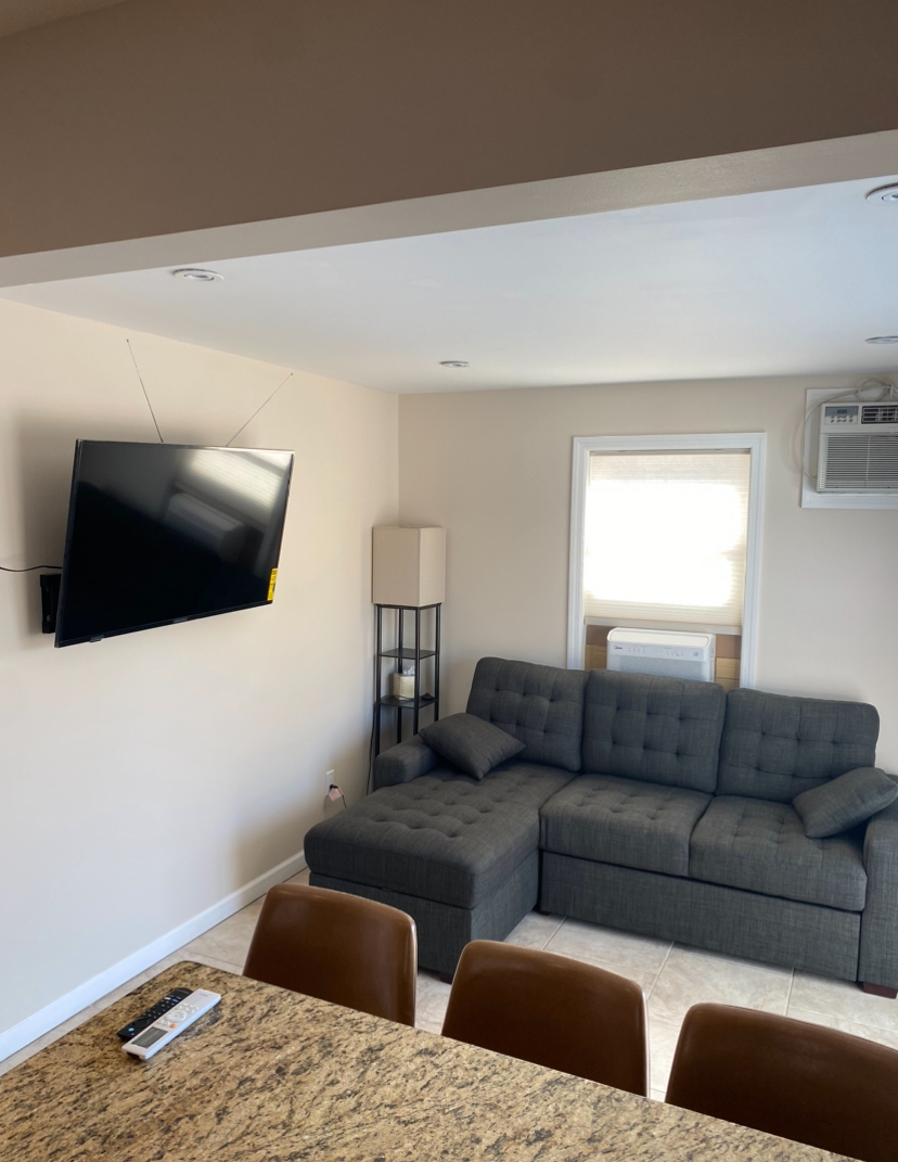 Two bedroom Newly renovated waterfront Private home - Photo 5
