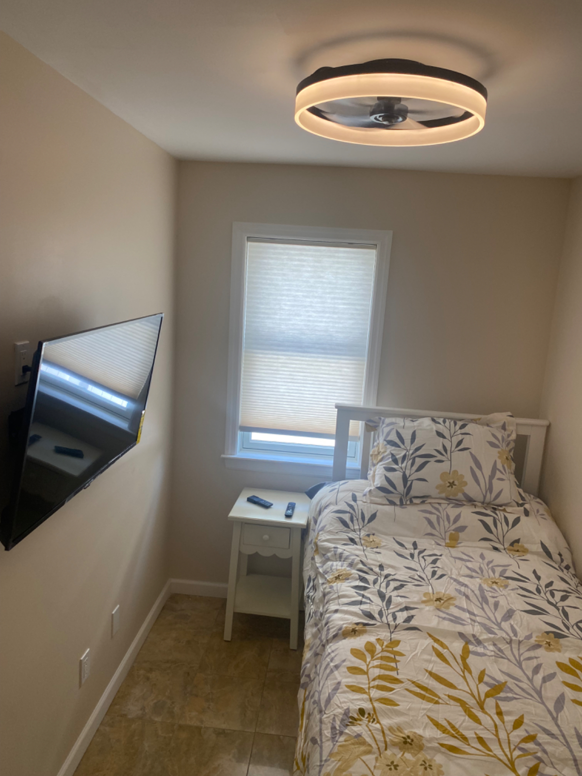 Two bedroom  Newly renovated waterfront Private home - Photo 10