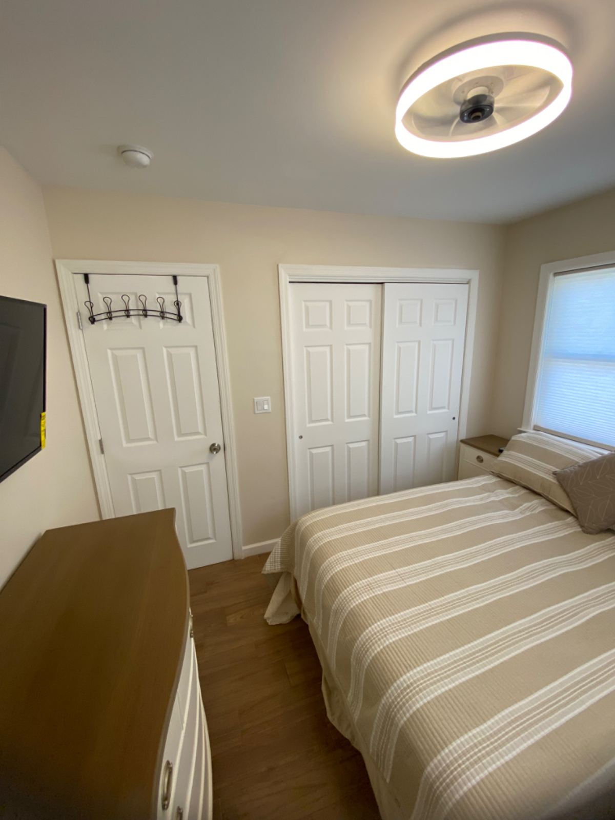 Two bedroom  Newly renovated waterfront Private home - Photo 8