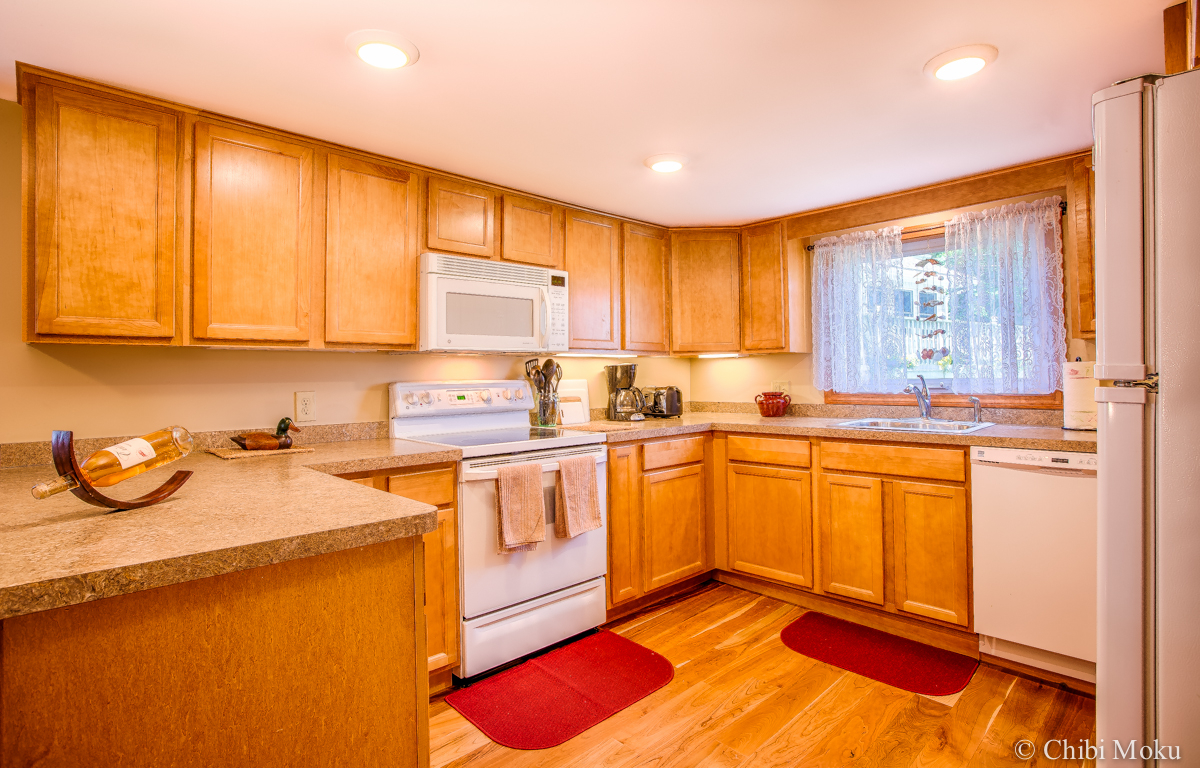Comfortable Fully Furnished 3-Bedroom House on Beautiful Malletts Bay - Photo 2