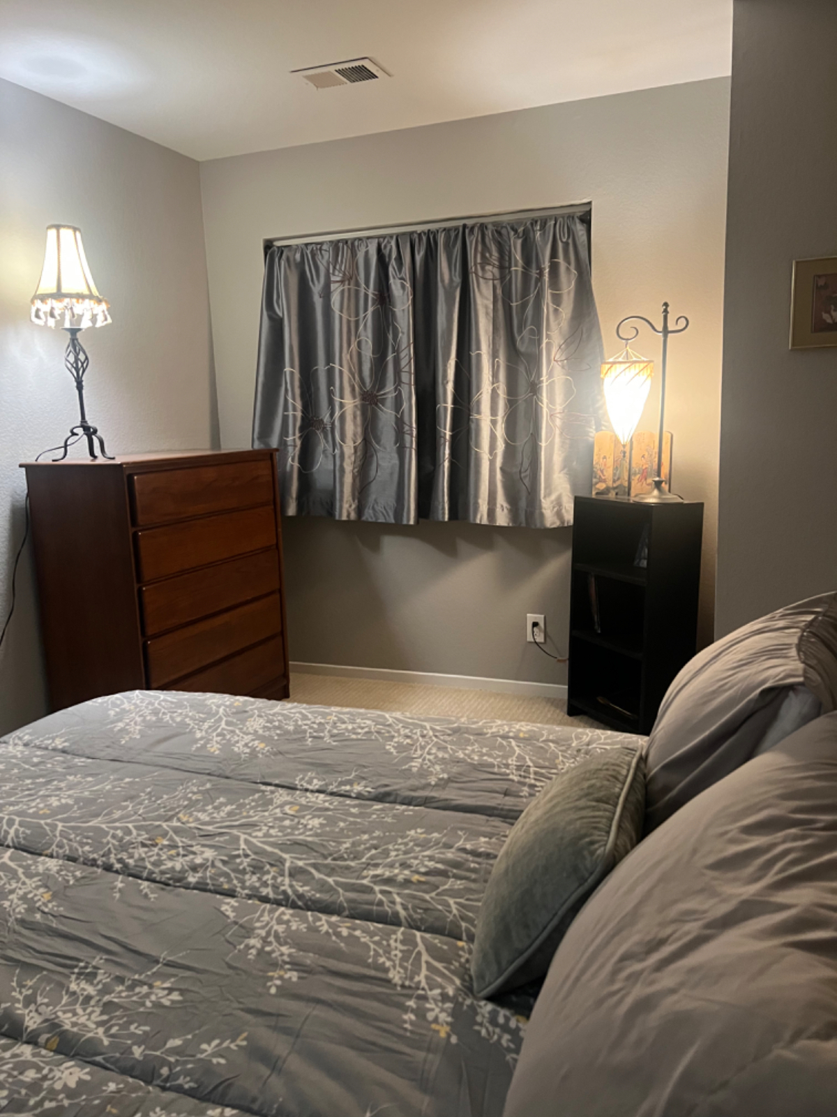 Windsor's Hidden Gem Inviting Second-Story Room with Ultimate Comfort, Hot Tub Bliss & Prime Location Near Attractions - Photo 4