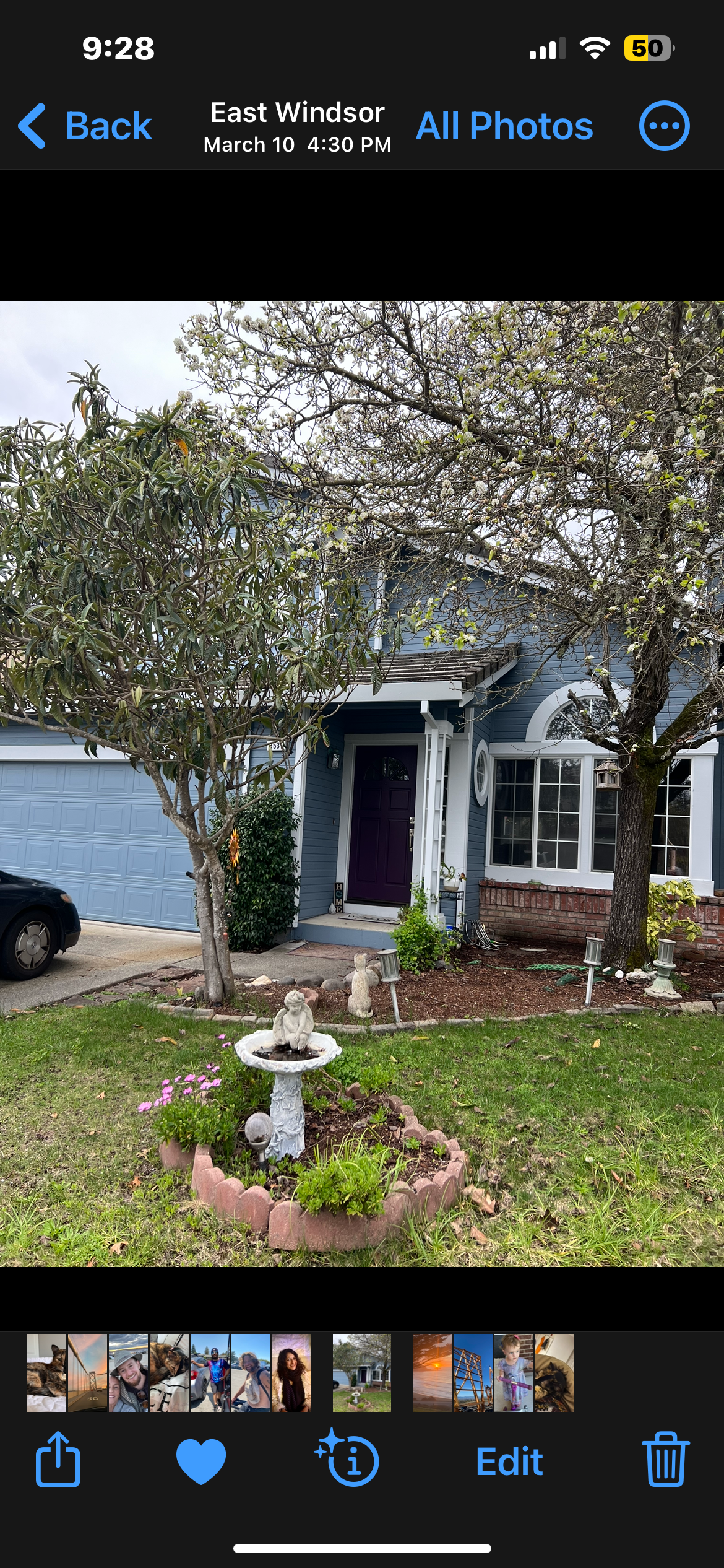 Windsor's Hidden Gem Inviting Second-Story Room with Ultimate Comfort, Hot Tub Bliss & Prime Location Near Attractions - Photo 1