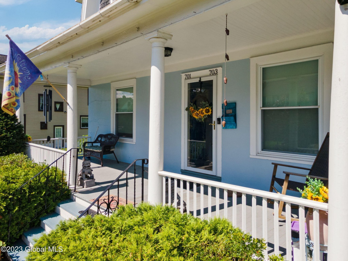 HUGE Victorian in Schenectady - 4 Bdrm/2 Bthrm, Pet Friendly Home - Photo 2
