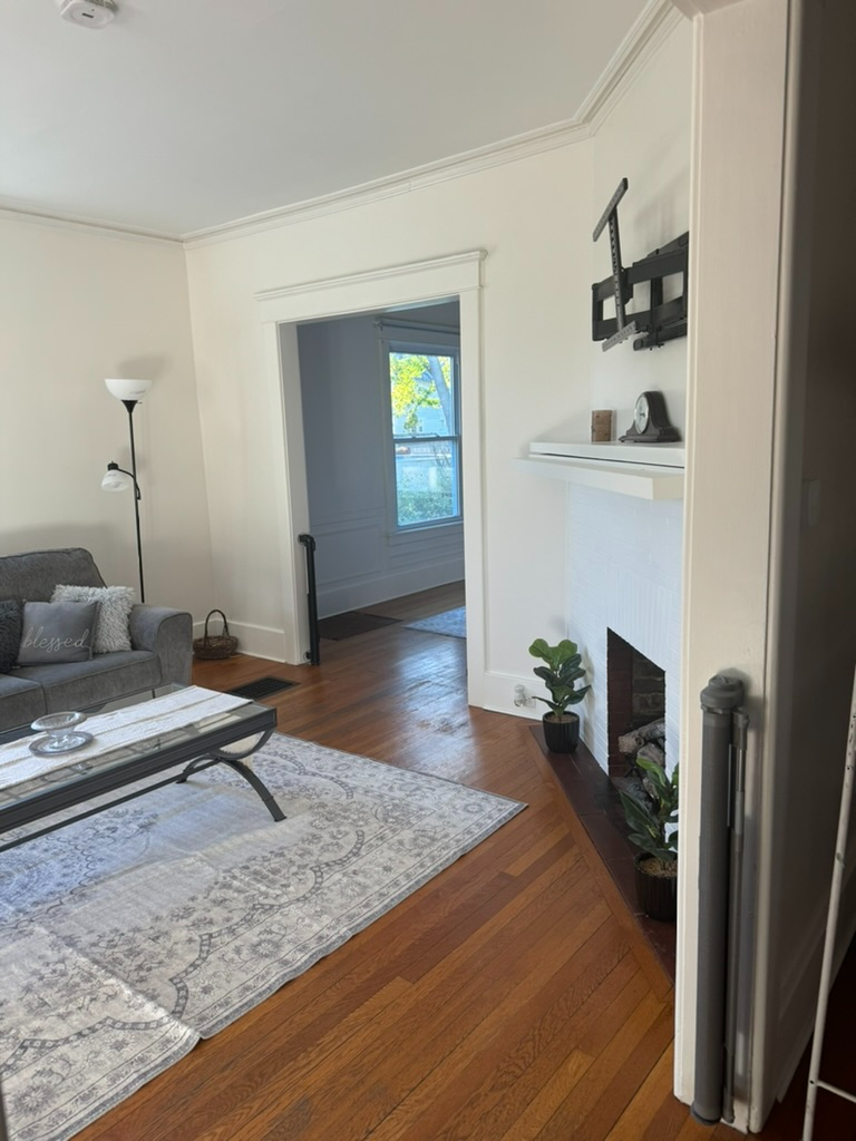 HUGE Victorian in Schenectady - 4 Bdrm/2 Bthrm, Pet Friendly Home - Photo 9