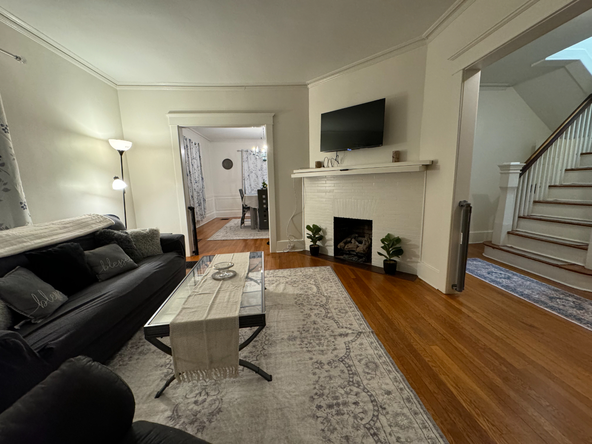 HUGE Victorian in Schenectady - 4 Bdrm/2 Bthrm, Pet Friendly Home - Photo 3