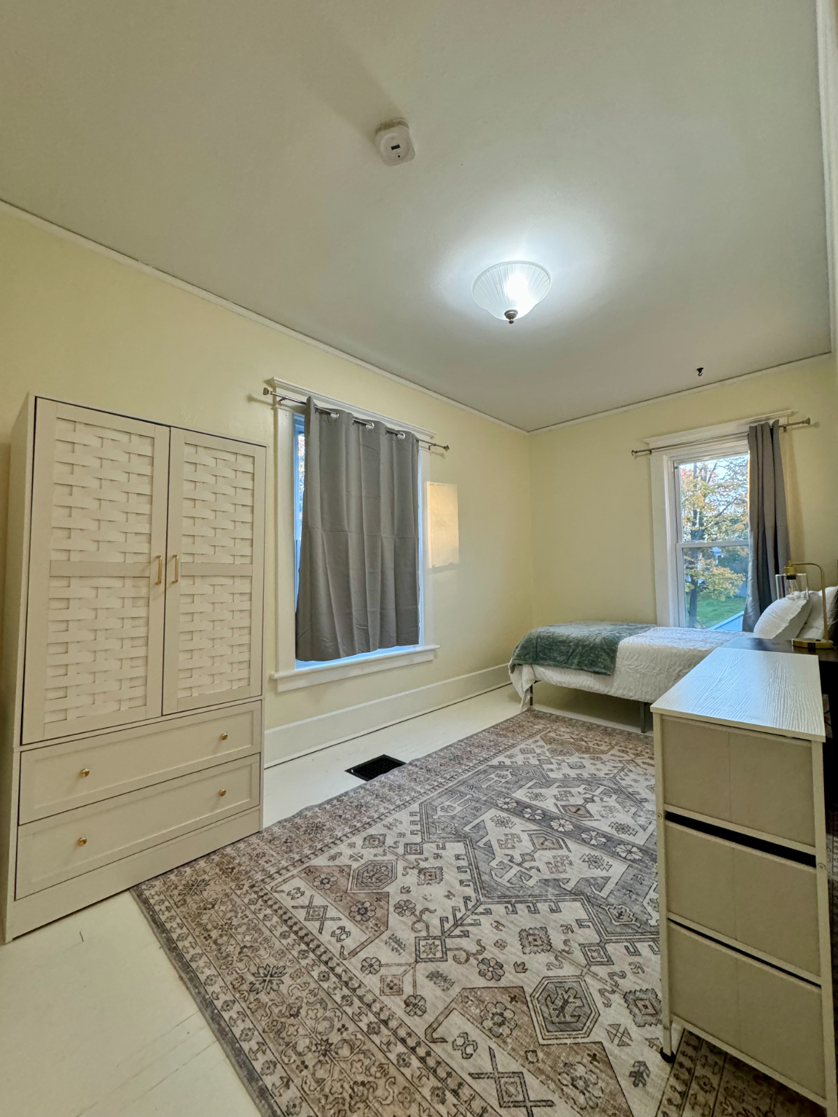 HUGE Victorian in Schenectady - 4 Bdrm/2 Bthrm, Pet Friendly Home - Photo 8