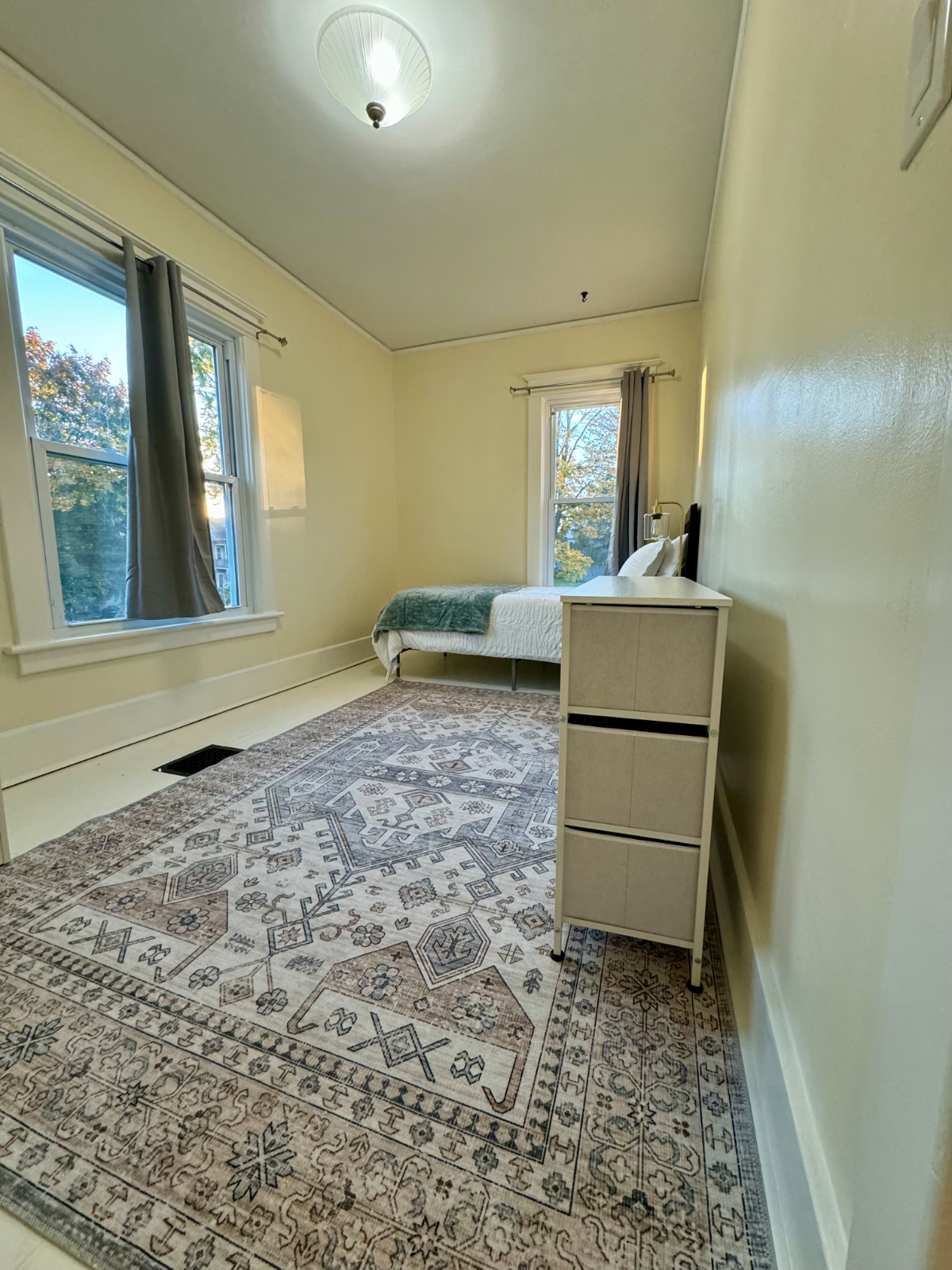 HUGE Victorian in Schenectady - 4 Bdrm/2 Bthrm, Pet Friendly Home - Photo 9