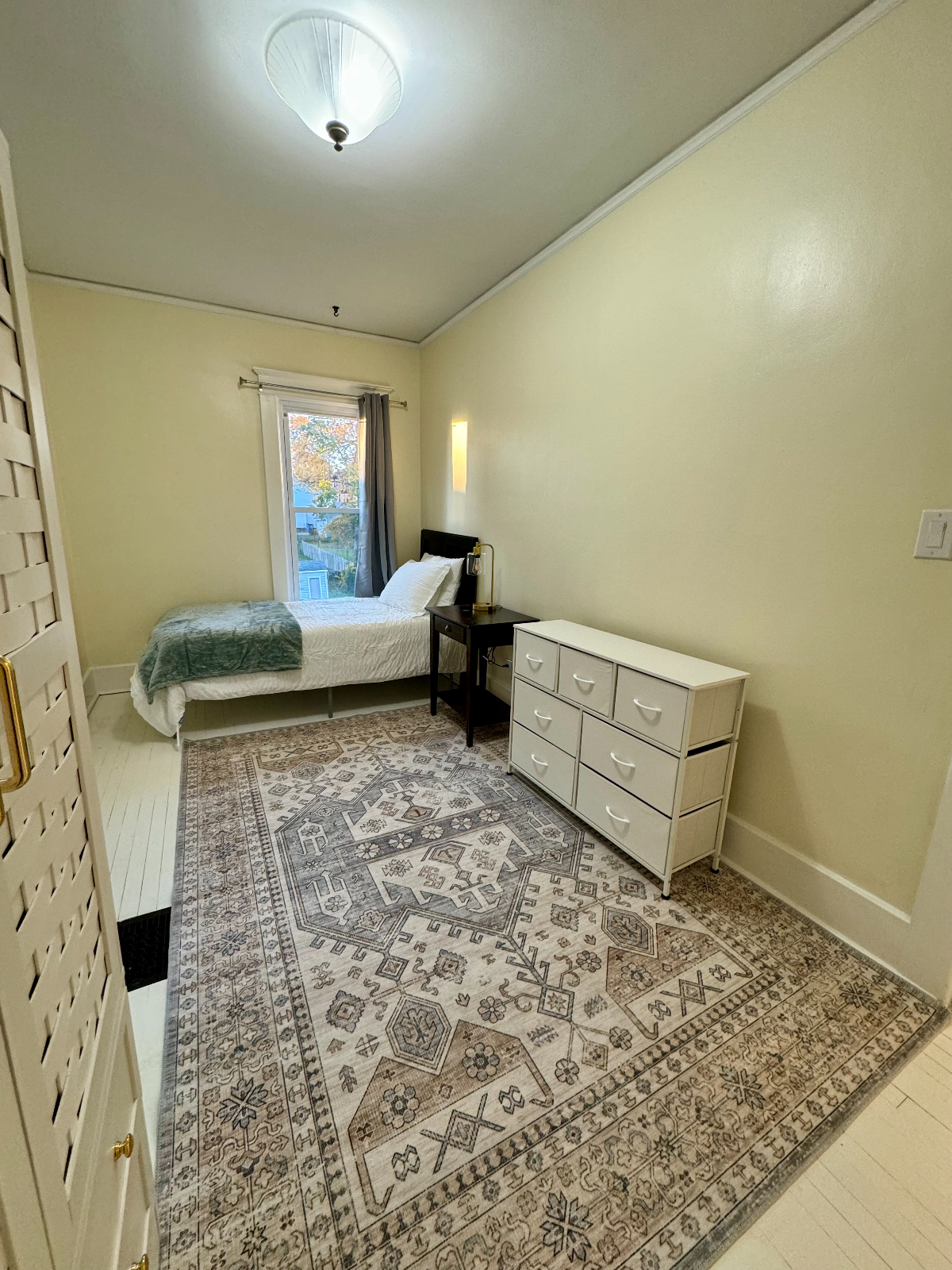 HUGE Victorian in Schenectady - 4 Bdrm/2 Bthrm, Pet Friendly Home - Photo 7