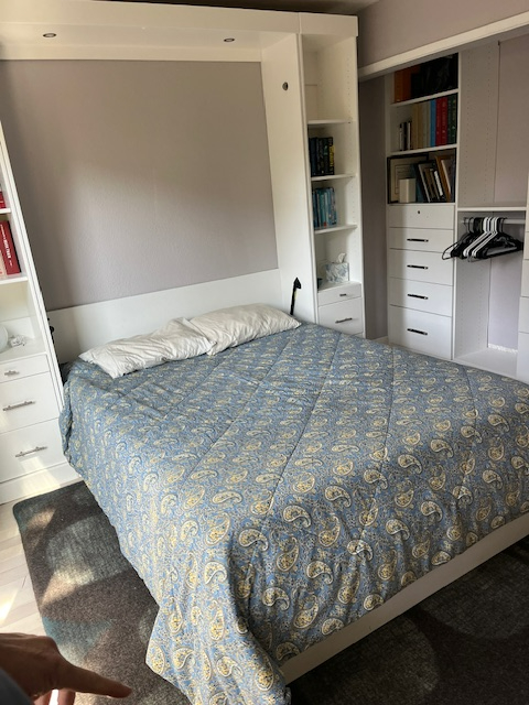 One-bd apt, central location near parks, shopping, and transit - Photo 4
