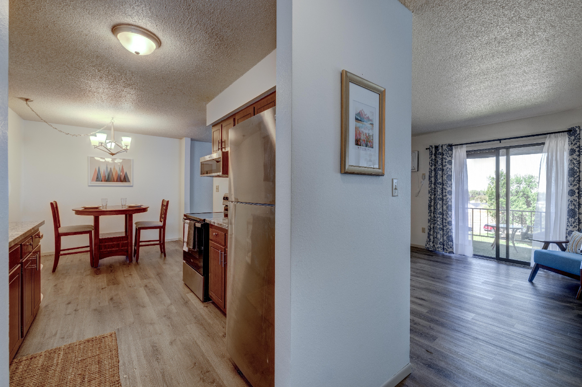 Secure, Quiet & Private 1-Bed Condo Fully Furnished, Low Maintenance, Ideal for Traveling Profession - Photo 1