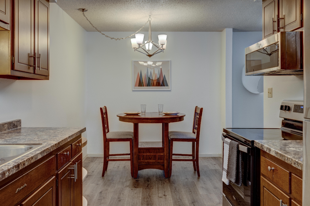Secure, Quiet & Private 1-Bed Condo Fully Furnished, Low Maintenance, Ideal for Traveling Profession - Photo 2