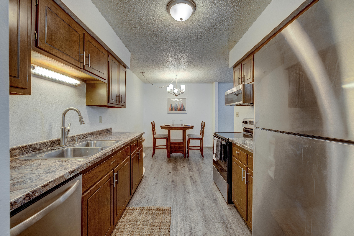 Secure, Quiet & Private 1-Bed Condo Fully Furnished, Low Maintenance, Ideal for Traveling Profession - Photo 3