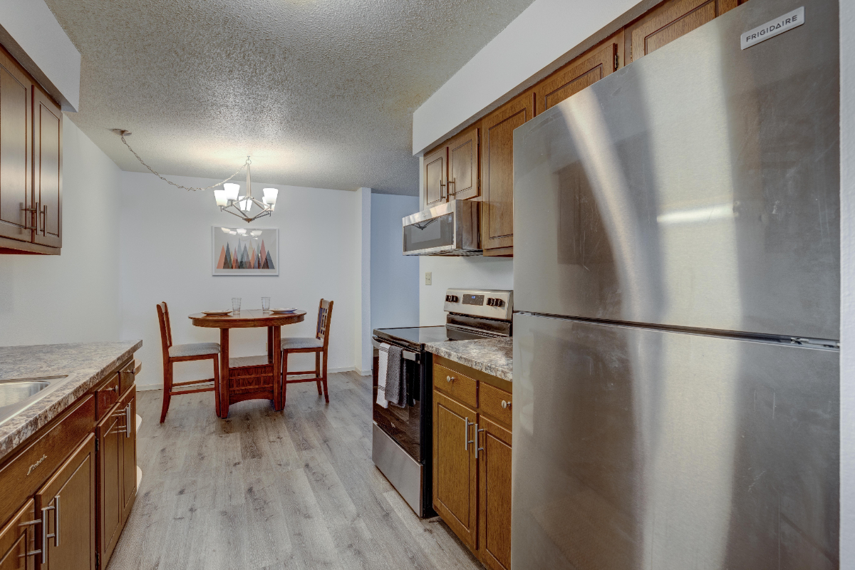 Secure, Quiet & Private 1-Bed Condo Fully Furnished, Low Maintenance, Ideal for Traveling Profession - Photo 4