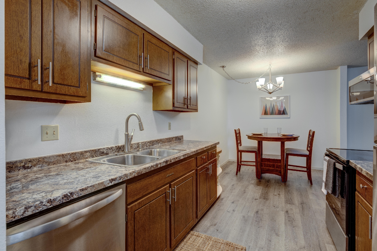 Secure, Quiet & Private 1-Bed Condo Fully Furnished, Low Maintenance, Ideal for Traveling Profession - Photo 6