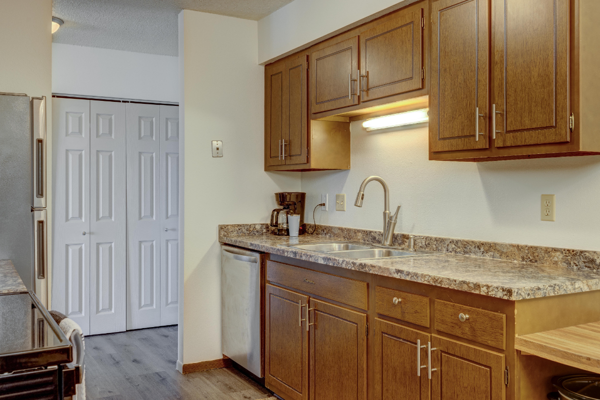 Secure, Quiet & Private 1-Bed Condo Fully Furnished, Low Maintenance, Ideal for Traveling Profession - Photo 7