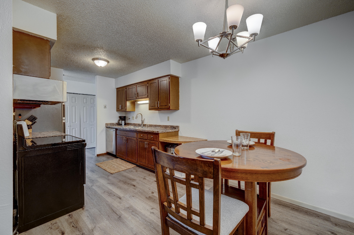 Secure, Quiet & Private 1-Bed Condo Fully Furnished, Low Maintenance, Ideal for Traveling Profession - Photo 8