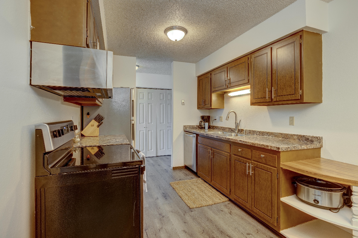 Secure, Quiet & Private 1-Bed Condo Fully Furnished, Low Maintenance, Ideal for Traveling Profession - Photo 9