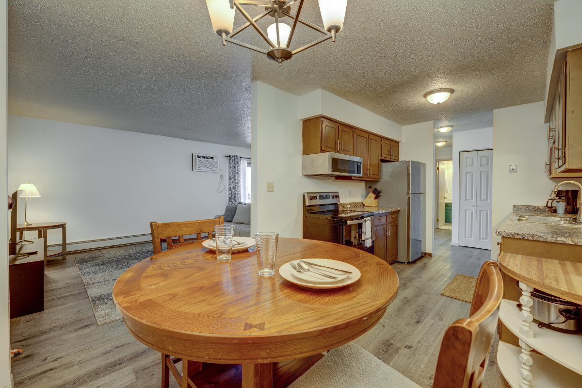 Secure, Quiet & Private 1-Bed Condo Fully Furnished, Low Maintenance, Ideal for Traveling Profession - Photo 10