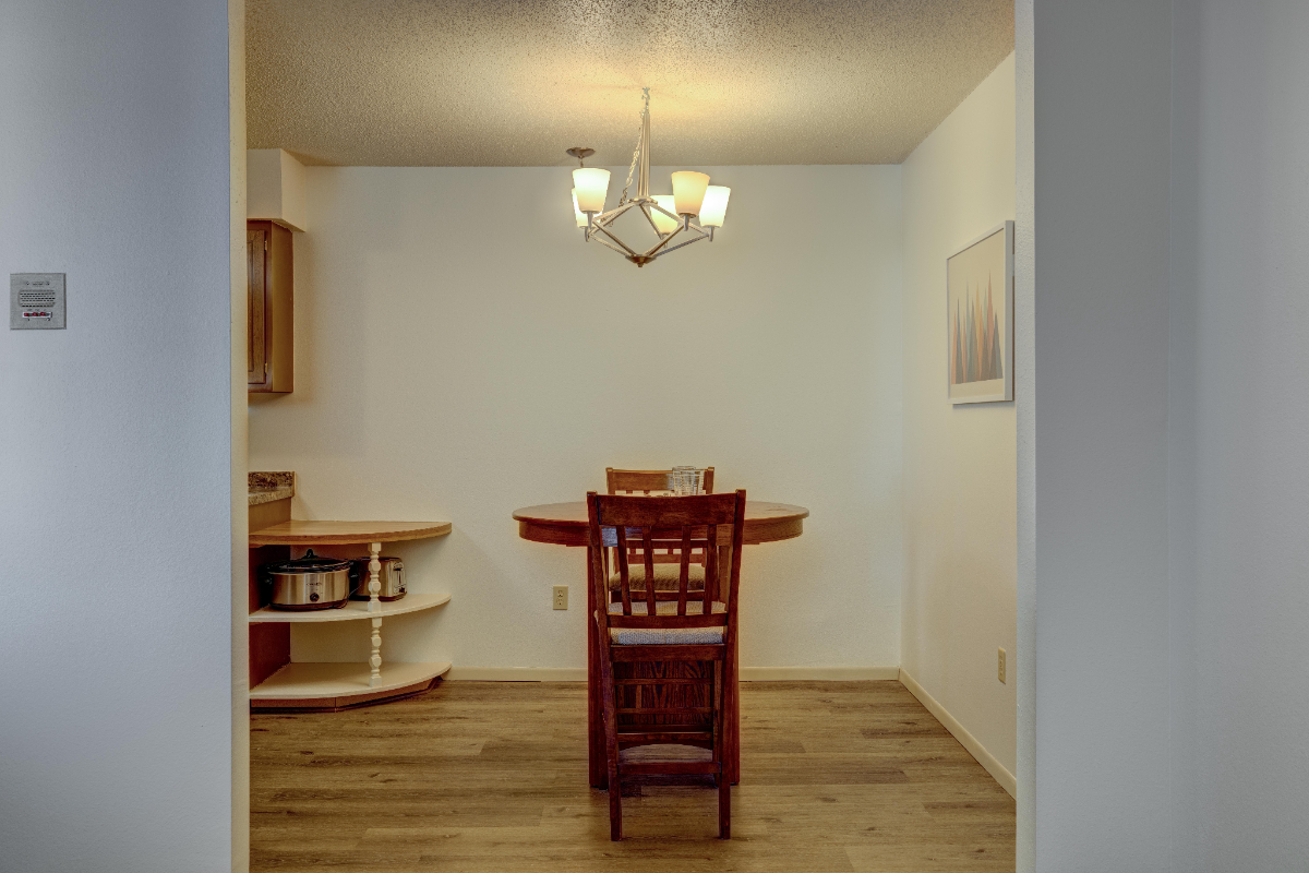 Secure, Quiet & Private 1-Bed Condo Fully Furnished, Low Maintenance, Ideal for Traveling Profession - Photo 11